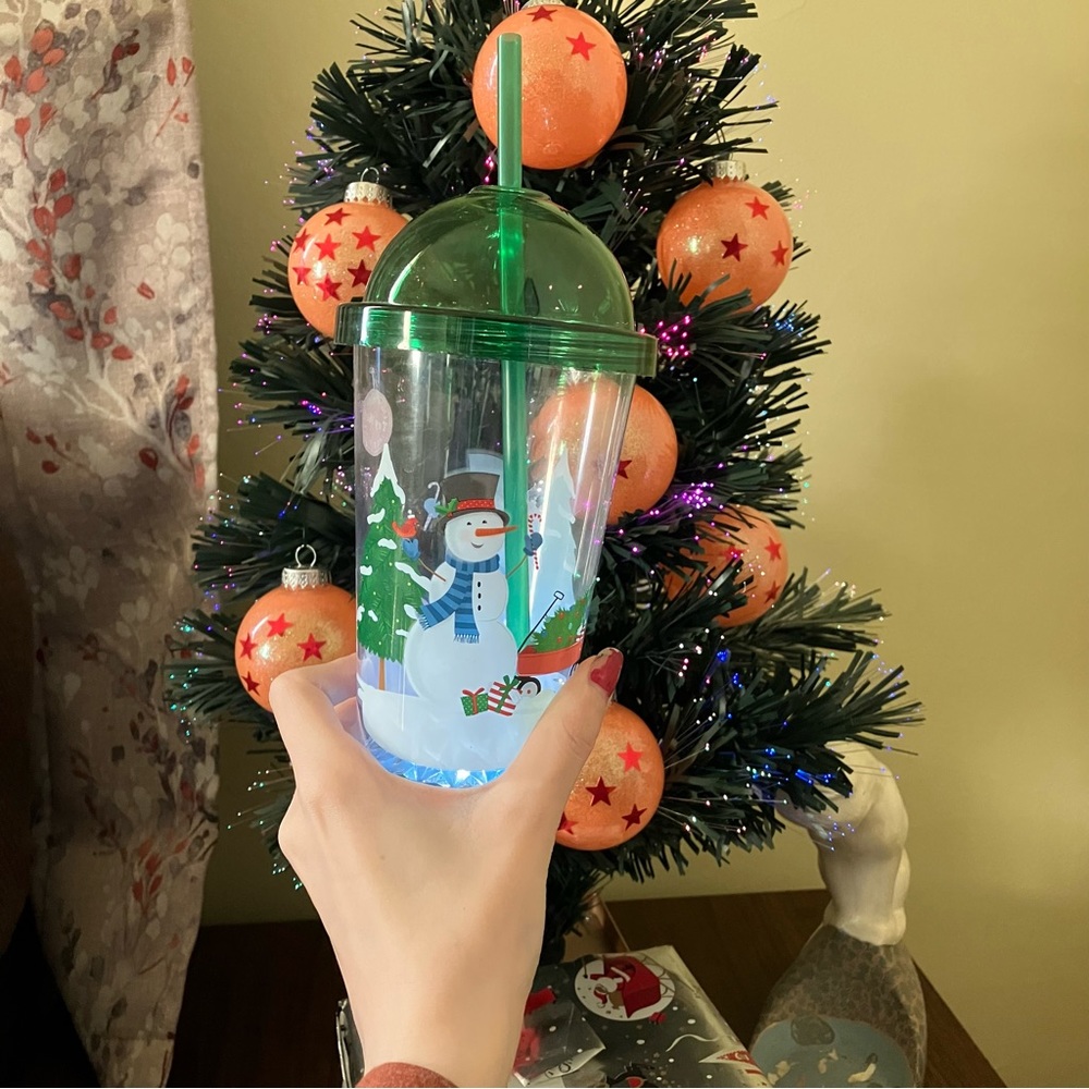 NEW LIGHT UP CHRISTMAS SCENE CUP - Picture 5 of 8